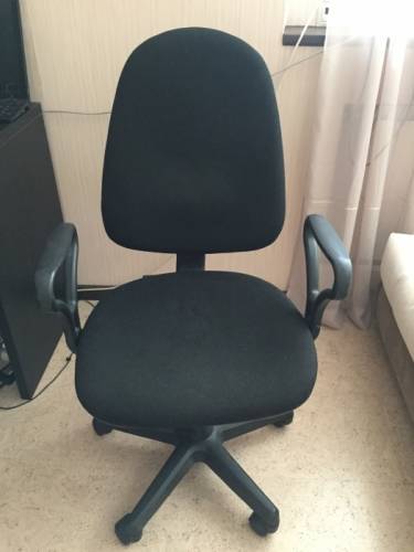 Офисное кресло чёрное 