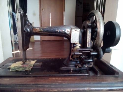 Продам швейную машинку 1875года
