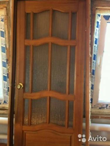 дверь деревянная со стеклом