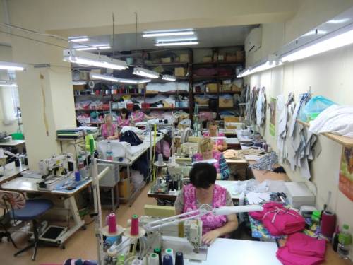 Услуги по пошиву одежды мелким оптом на промышленном оборудовании
