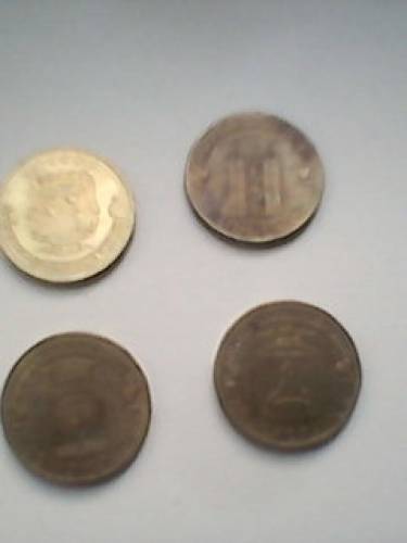 продаю монеты современные коллекционные по $ за штуку или по 100 рублей.