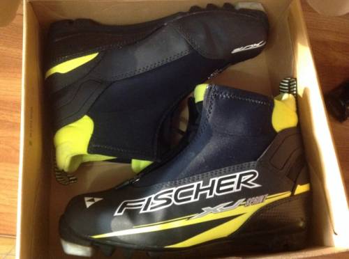 Продаю лыжные беговые ботинки Fischer.