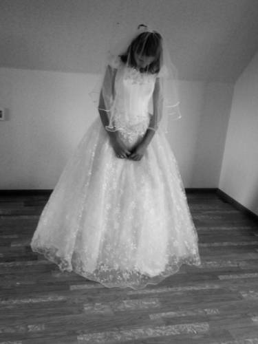 Свадебное платье с ручной отделкой.