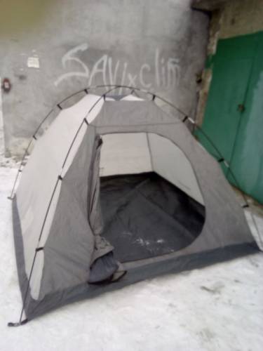 Продам туристическую палатку