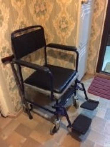 Кресло-каталка с туалетом