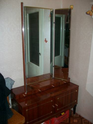 Трельяж (3 зеркальные дверки, полировка), выдвижные ящички, в хорошем состоянии