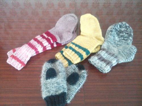 Вязаные носки, рукавицы
