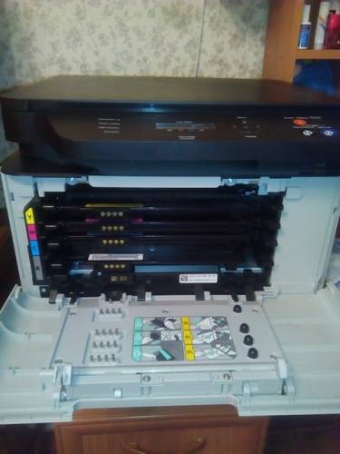 Принтер,сканер,цветное лазерное МФУ SAMSUNG-CLX-3305