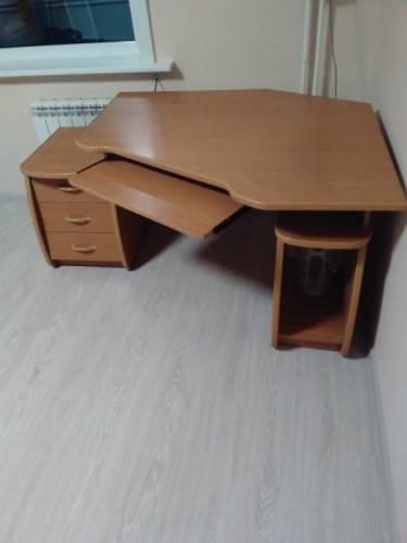 Продам Компьютерный стол (подойдет как для дома, так и для офиса
