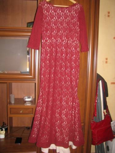 Платье жен р-р 48-50,рост 170-175,цвет бардо,длинное,кружевное,пр-во Германия,