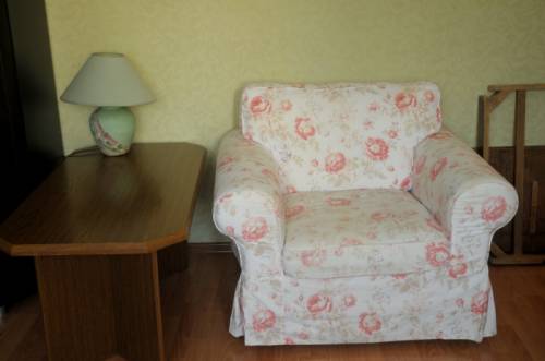 Комплект мягкой мебели ИКЕА, диван и кресло.