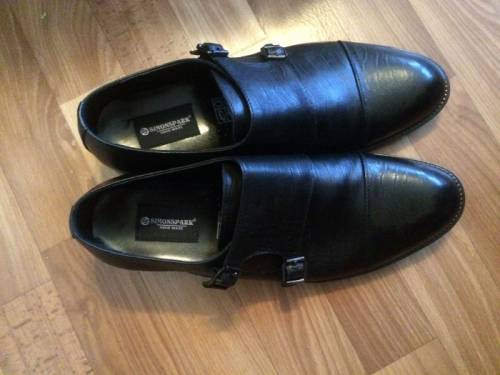 Продам мужские ботинки новые 43 размер, черные