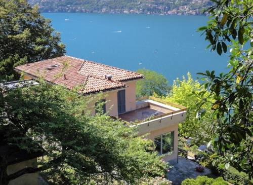 Вилла в Фаджето-Ларио на озере Комо (Италия)