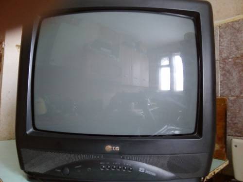 телевизор LG диагональ 54 см.