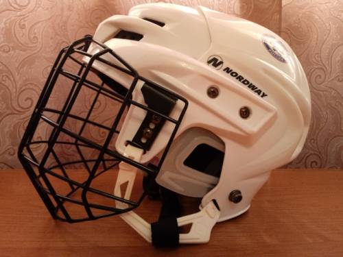 детский хоккейный шлем