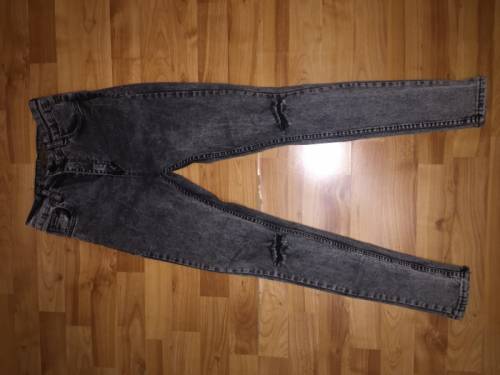 Темные узкие джинсы
