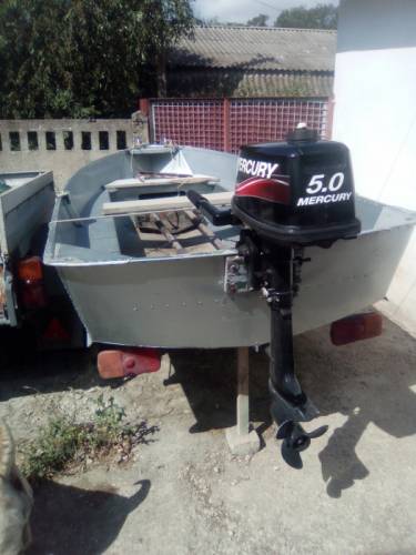 Продам  алюминевую лодку “язь“ с мотором Меркури 5и лодочным прицепом для машины
