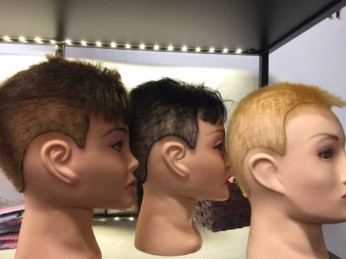 Продам учебные головы для парикмахеров,для отработки стрижек,макияжа и причесок.