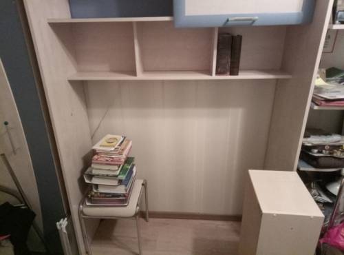 Книжный шкаф и книжные полки 