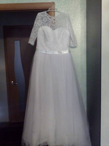Свадебное платье в отличном состоянии(44-46р).