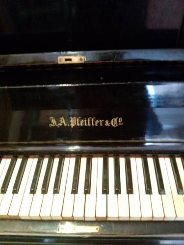 Продаю немецкое пианино Pfeiffer  Продаю немецкое пианино Pfeiffer 1871 год выпу