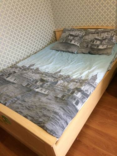 Кровать (шкаф, комод и 2 тумбочки)