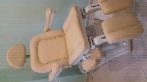 Продаю:педикюрное кресло, маникюрный стол,парикмахерские зеркала и кресла, итд