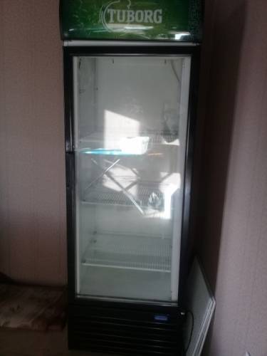 Продам витринный холодильник 
