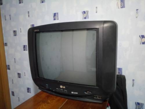 телевизор LG 53см диагональ 