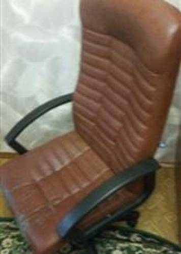  Продам дешево офисное кресло