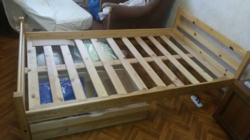 Продам кровать из массива сосны 200 х 120 см 