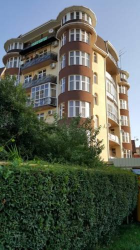 Сдается 1-комнатная квартира в п. Дагомысе в новом доме, в 100 метрах от моря. 