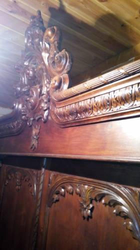 Платьевой шкаф конца 18 го.века.после реставрации.высота 2.20.ширина 1.8.
