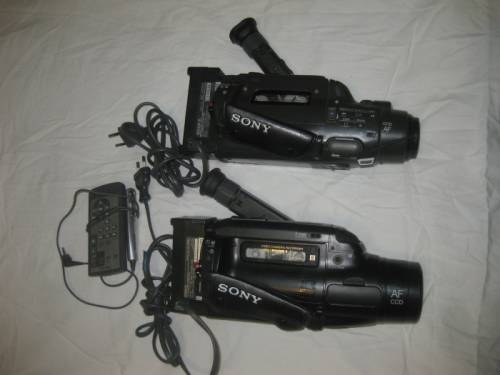 Две видеокамеры аналоговые  Сони- Хэндикам 8
