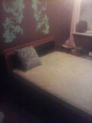 Кровать двуспальная с матрасом 2013г.