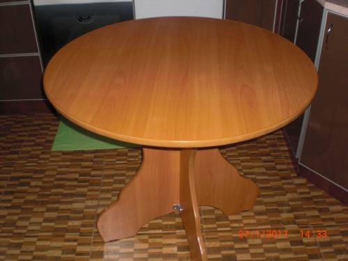Стол кухонно-столовый круглый диаметром 83 см светлый орех