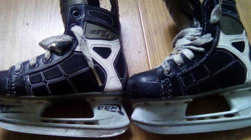 Хоккейные коньки CCM размер 30.