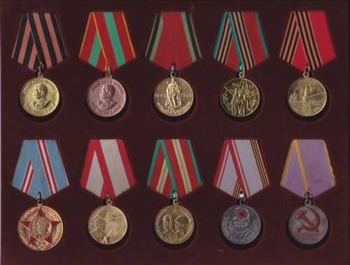 Планшеты для медалей (бордовый бархат) с прозрачной крышкой
