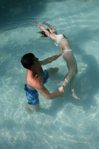 Японский массаж Ватсу в бассейне