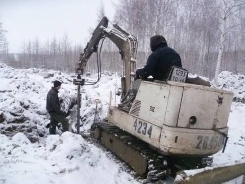 Монтаж винтовых свай гидравликой