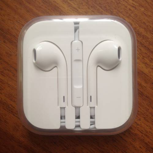 Наушники EarPods. Компания Apple