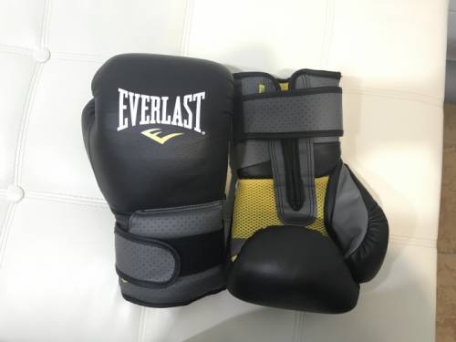 Боксёрские перчатки “Everlast“