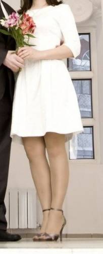 Платье белое до колена