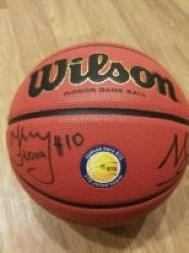 Баскетбольный мяч с автограф игроков Единой Лиги