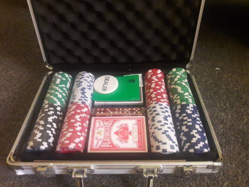 покерный набор на 200 фишек 