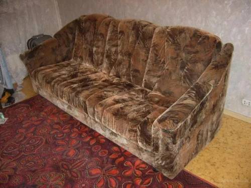 Срочно продаю диван.