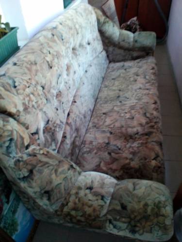 Продается диван в хорошем состоянии