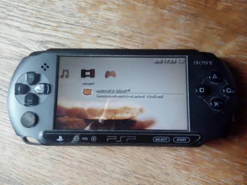 Игровая приставка PSP и 5 игр к ней