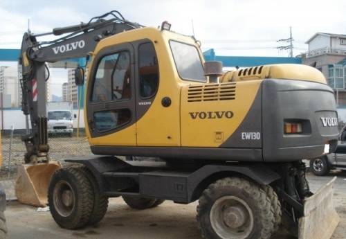 Колесный экскаватор Volvo EW130 2004 года выпуска