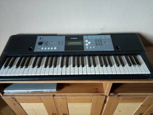 Синтезатор Yamaha psr-e233